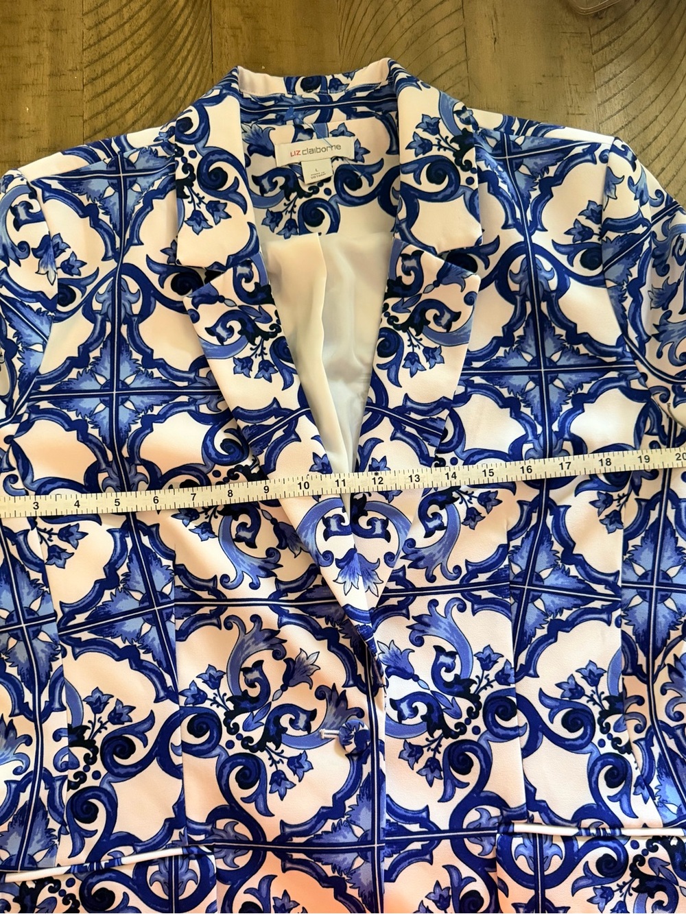 Liz Claiborne Blue and White Scroll-Print Blazer - Picture 11 of 12
